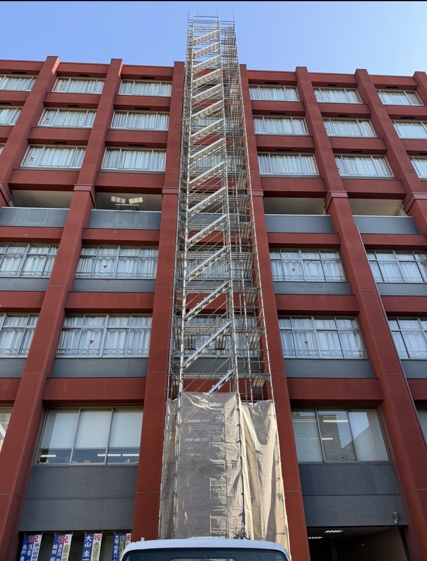 新宿区 学校・室外機搬出足場工事
